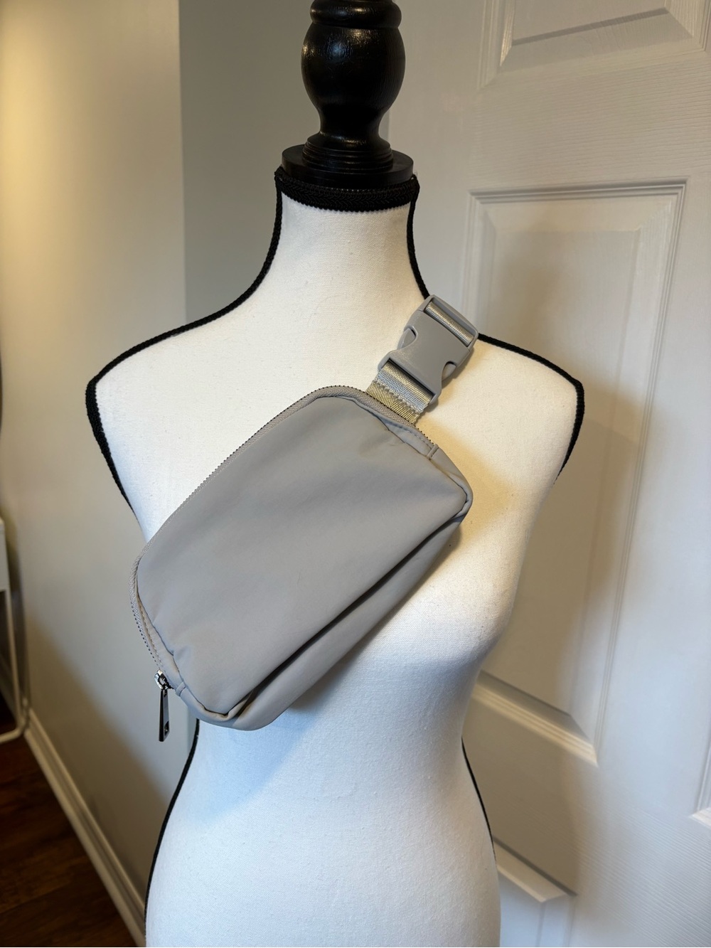 🌷Unisex Grey Belt Bag Fanny Pack – Sleek, Secure, and Versatile 3/$30